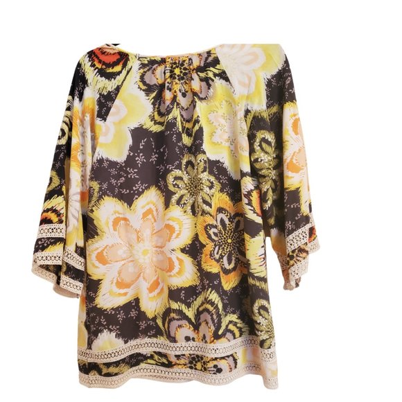 Hannah Tunic Top with Flowy Sleeves and Vibrant Flowers - Picture 3 of 7